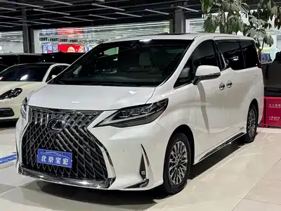 Lexus LM 2020