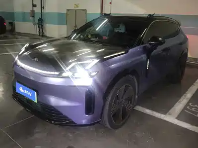 Lynk & Co 08 EM-P 2023
