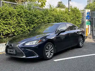 Lexus ES 2021