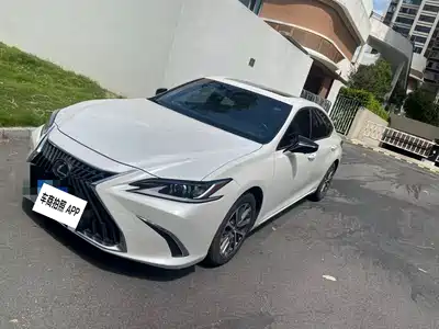 Lexus ES 2023