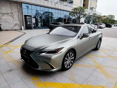 Lexus ES 2020