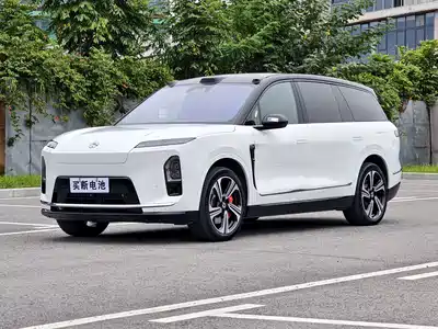 NIO ES8 2025