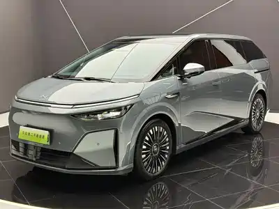 XPeng X9 2025