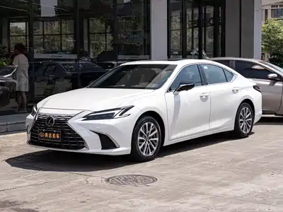 Lexus ES 2025