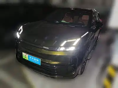 Lynk & Co 08 EM-P 2025