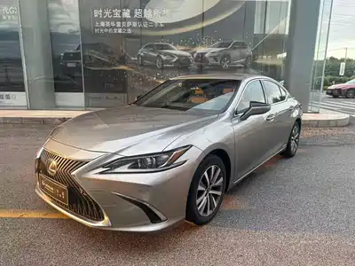 Lexus ES 2020