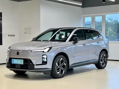 Volvo XC70 Plug-in Hybrid 2025