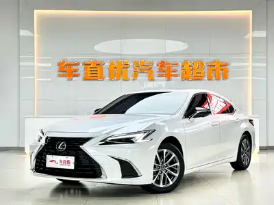 Lexus ES 2025