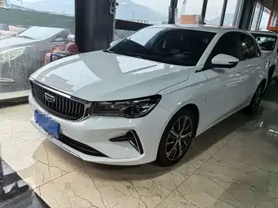 Geely Emgrand 2022