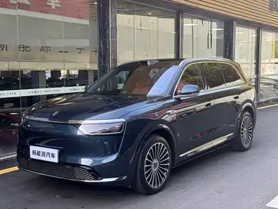 AITO Wenjie M8 2025