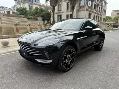 Aston Martin DBX 2021