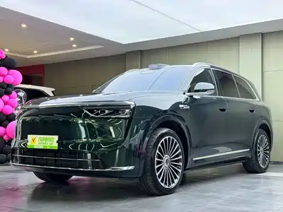 AITO Wenjie M8 2025