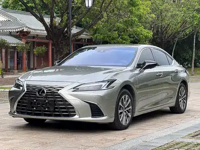 Lexus ES 2025