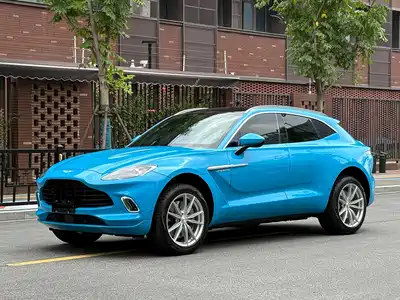 Aston Martin DBX 2024