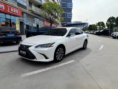 Lexus ES 2024