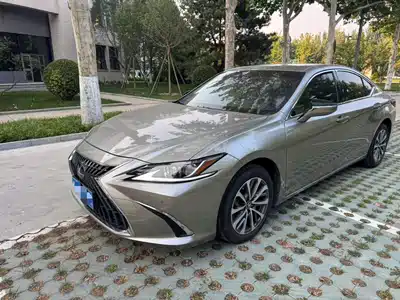 Lexus ES 2023
