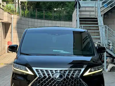 Lexus LM 2020