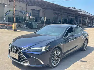 Lexus ES 2025