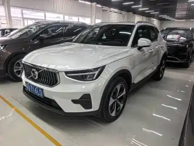Volvo XC40 2025