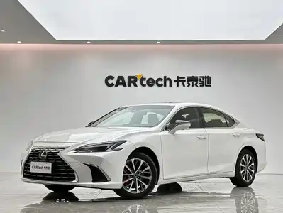 Lexus ES 2025