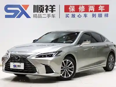 Lexus ES 2025