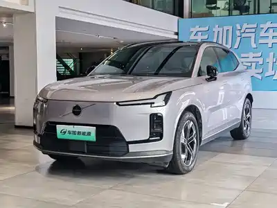 Volvo XC70 Plug-in Hybrid 2025