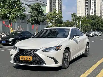 Lexus ES 2022