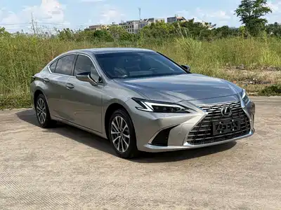 Lexus ES 2025