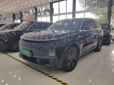 Li Auto L8 2025