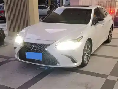 Lexus ES 2020