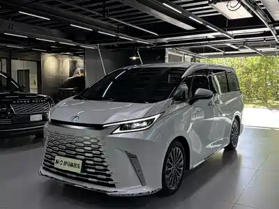 Lexus LM 2025