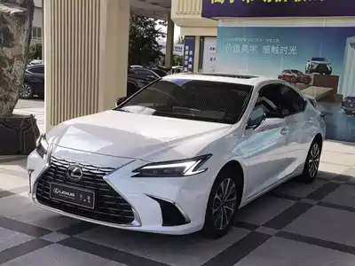 Lexus ES 2025
