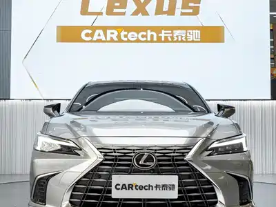 Lexus ES 2025