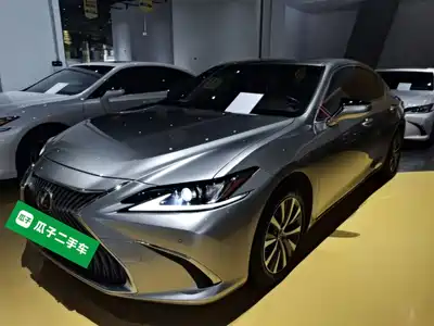 Lexus ES 2020