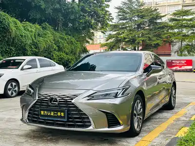 Lexus ES 2025