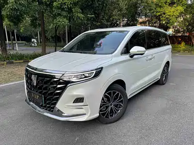 Roewe iMAX8 EV 2025