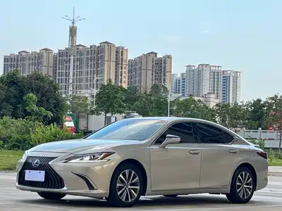 Lexus ES 2019