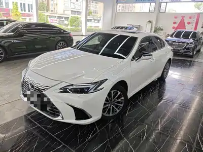 Lexus ES 2025