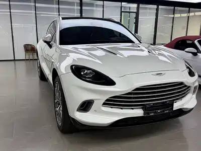 Aston Martin DBX 2025