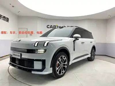 Lynk & Co 900 2025