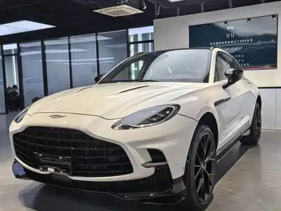 Aston Martin DBX 2024