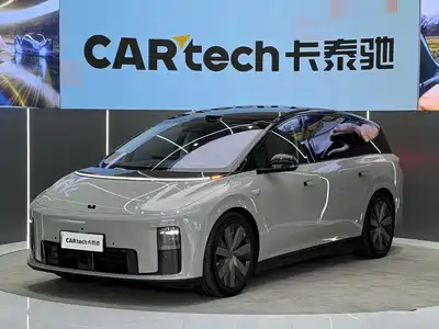 Li Auto i8 2025