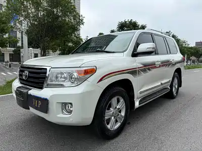 Toyota Land Cruiser (Import) 2013
