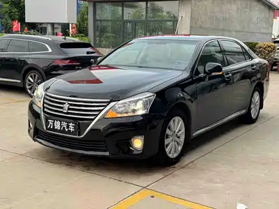 Toyota Crown 2013