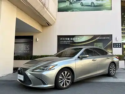 Lexus ES 2020