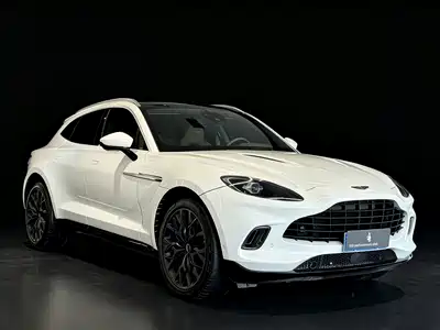 Aston Martin DBX 2022