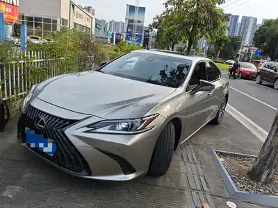 Lexus ES 2023