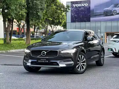 Volvo V90 2025