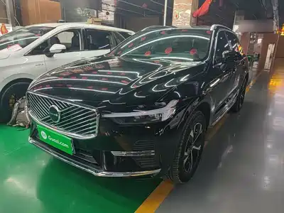 Volvo XC60 2025