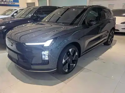 Volvo XC70 Plug-in Hybrid 2025